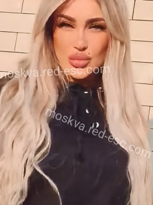 КАРОЛИНА — Углич